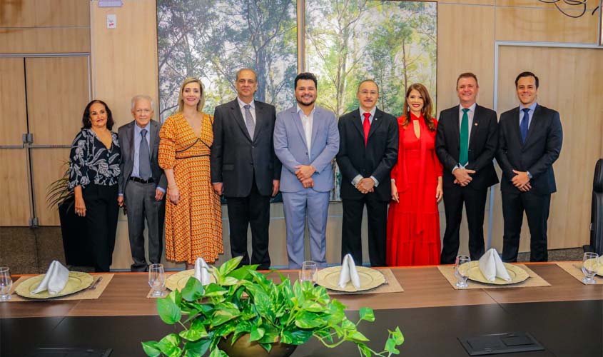 Magistrados homenageados são recepcionados na presidência da Alero
