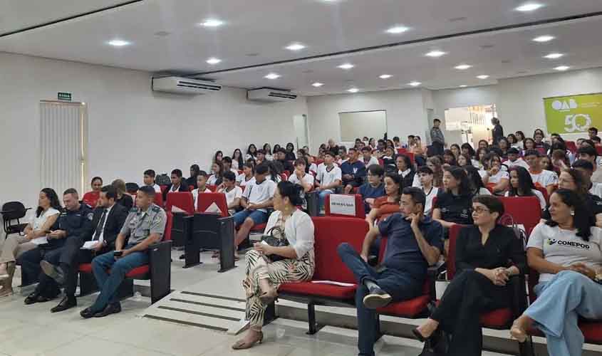 Estudantes assumem papel de embaixadores contra as drogas em ação promovida pelo governo de RO