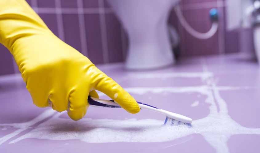 O que passar para limpar rejuntes?