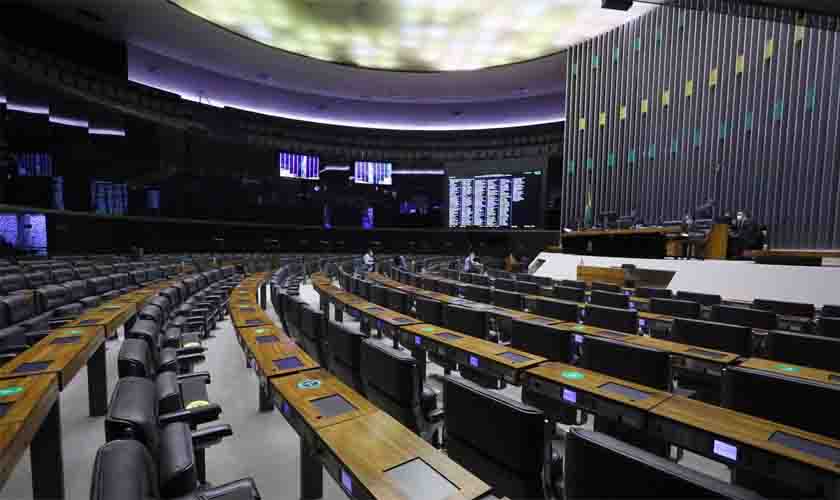 Câmara aprova regras para impedir supersalários no serviço público