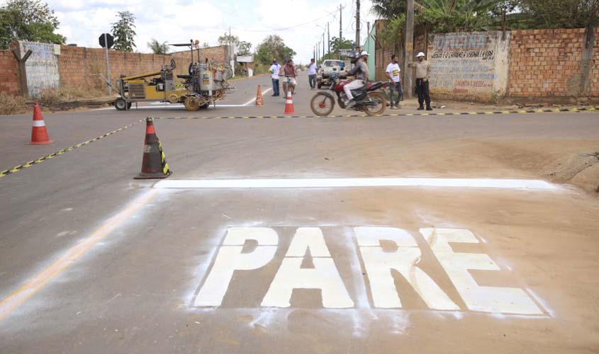 Bairro São Francisco recebe sinalização vertical e horizontal
