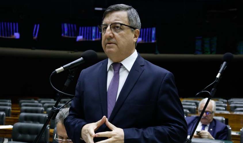 Deputados aprovam em 1º turno texto-base da PEC do Estado de Emergência  