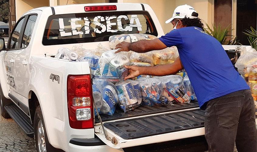 Governo beneficia famílias com cestas básicas e kits de higiene pessoal