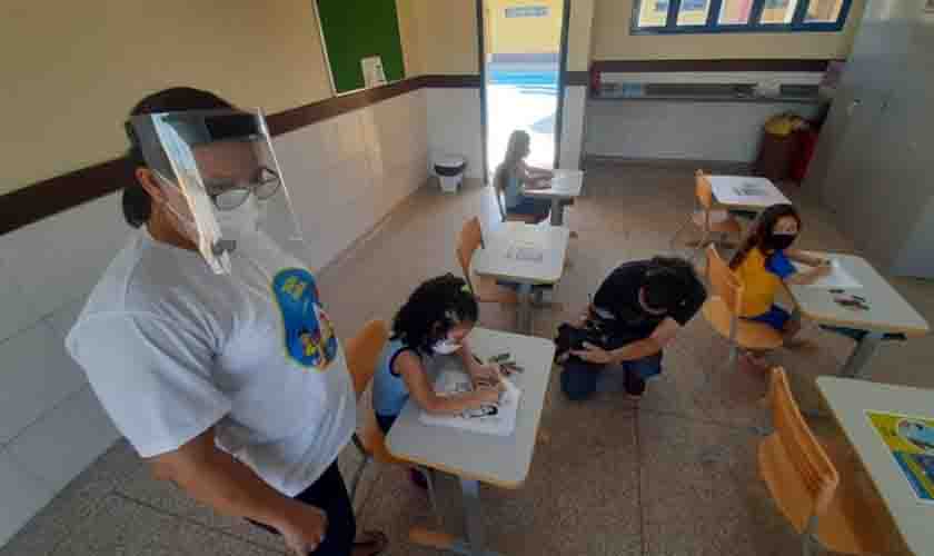 Pais e responsáveis devem orientar os estudantes sobre os protocolos de saúde