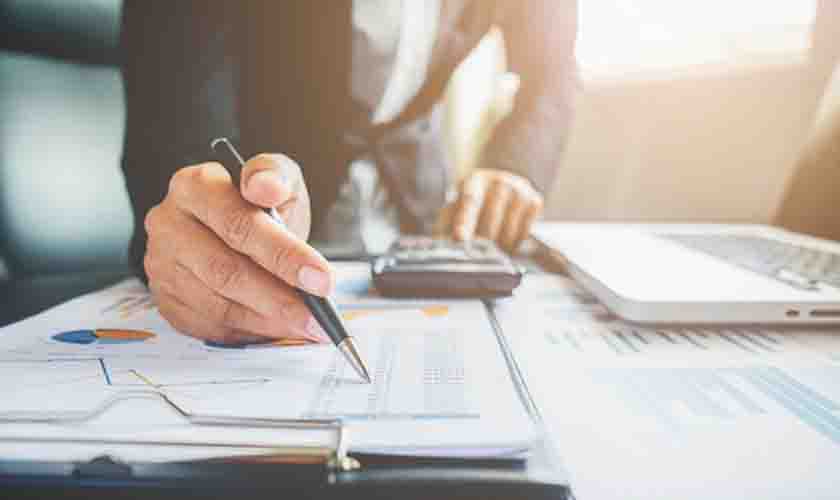 13 de agosto, dia nacional do Economista Da racionalidade econômica, aos desafios sociais