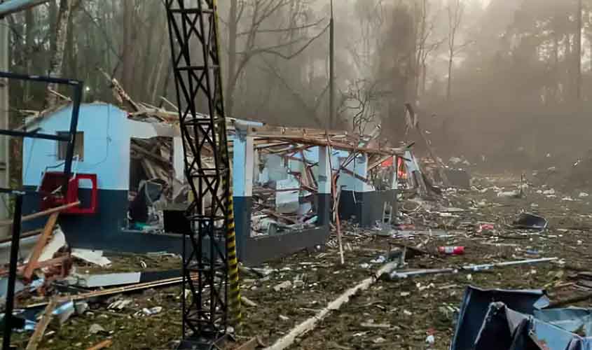 Explosão em fábrica: Bombeiros do Paraná reiniciam buscas pelos corpos