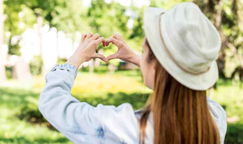 Pesquisa traça perfil das solteiras: 4 em cada 10 buscam romance com apoio financeiro