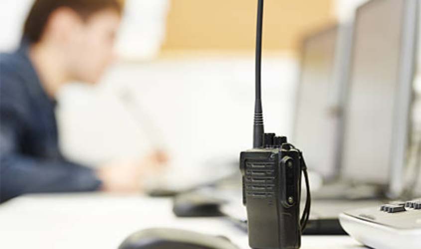 Auxiliar demitido após se envolver em briga consegue reverter justa causa