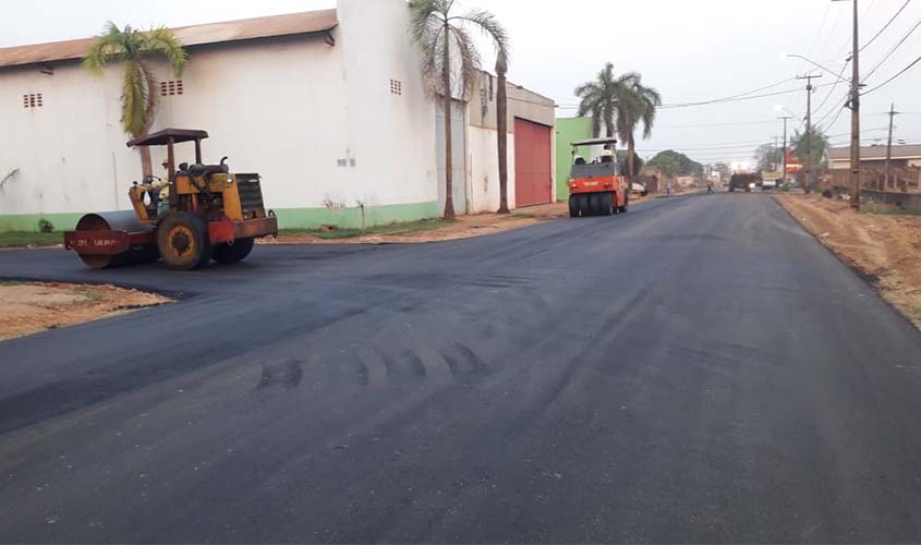 Prefeito determina celeridade na pavimentação da rua Açaí