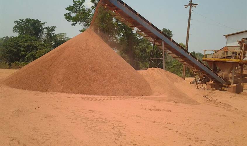 Agricultores de Rondônia são beneficiados com a entrega de calcário