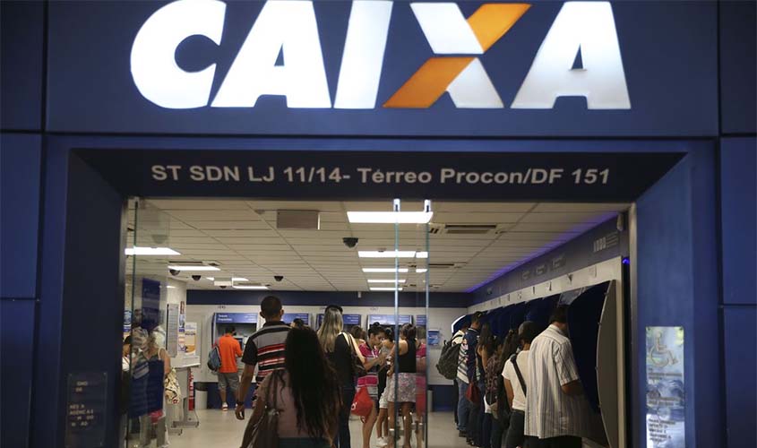 Agências da Caixa ampliam horário nesta sexta para saques do FGTS
