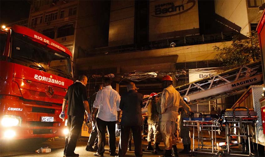 Corpos de vítimas de incêndio em hospital do Rio estão no IML