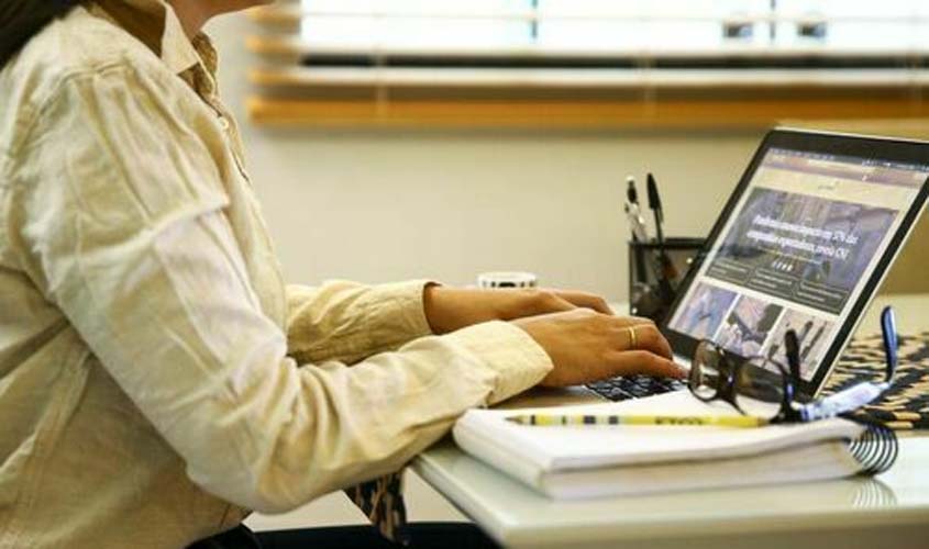 Lei que regulamenta teletrabalho e altera regras do auxílio-alimentação é sancionada