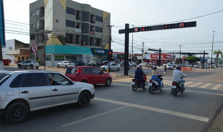 Dois novos semáforos iniciam operação