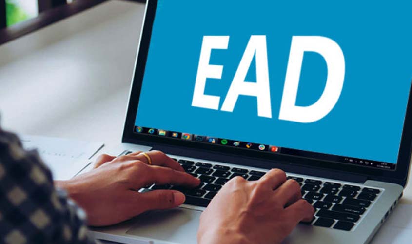 EaD está concentrado em dez grupos privados, com cursos de baixa qualidade e altas taxas de evasão