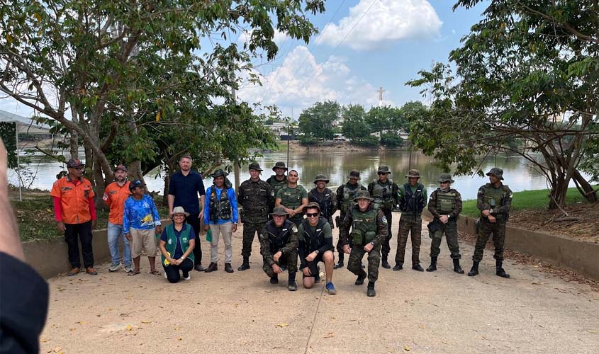 Mutirão recolhe 2 t de lixo dos rios