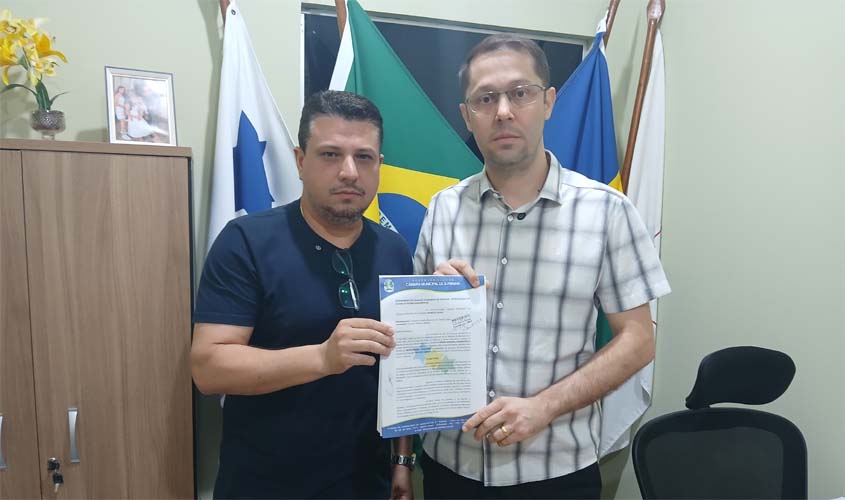 Vereadores pedem cassação de colega acusado de se masturbar em público 