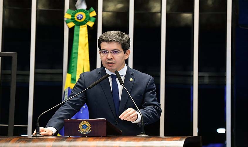 Randolfe diz que destruição da Seguridade Social impactará as futuras gerações