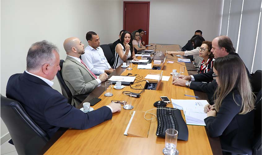 Medidas para sanar problemas de superlotação em presídios são cobradas em reunião do GMF