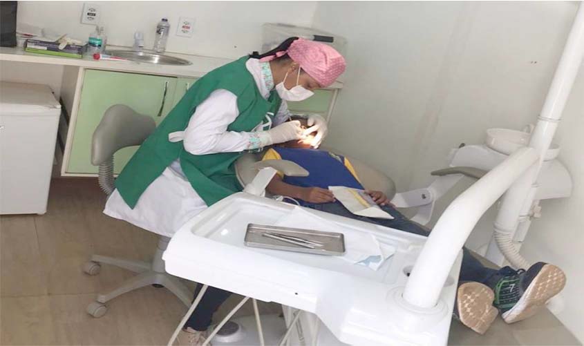 Alunos recebem atendimento odontológico e kits de higiene