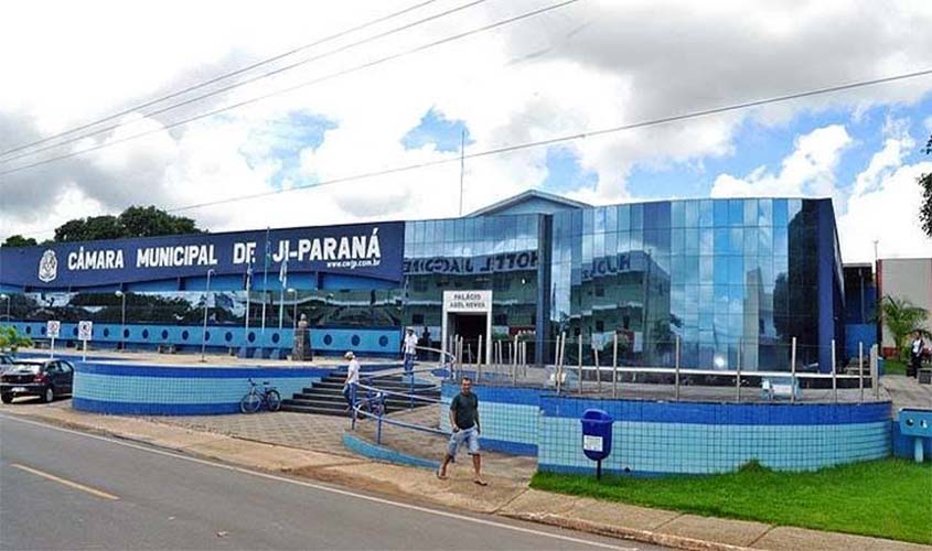 Vereadores se pronunciam e desmentem comentários em redes socais