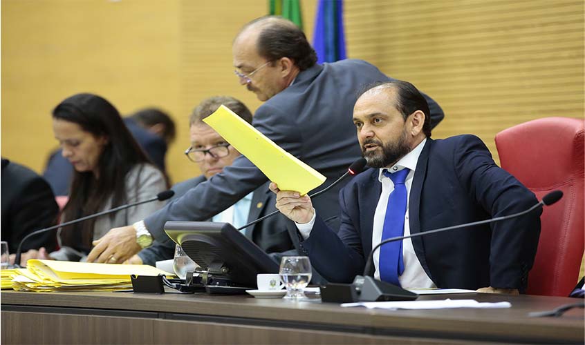 Aprovado projeto de Laerte Gomes que suspende eleições de diretores de escolas públicas
