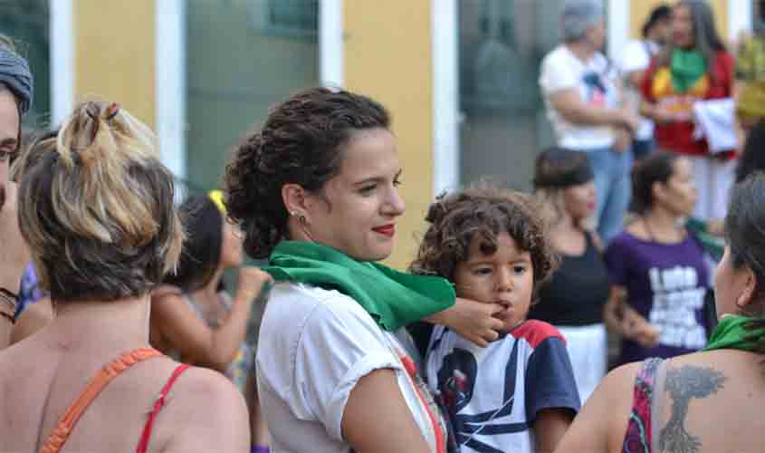 Doutora Natália Veroneze, advogada, atende exclusivamente mulheres