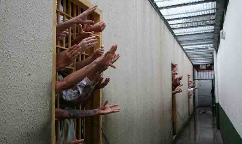 CCJ vota projeto que impõe multa a presídio por condições degradantes  