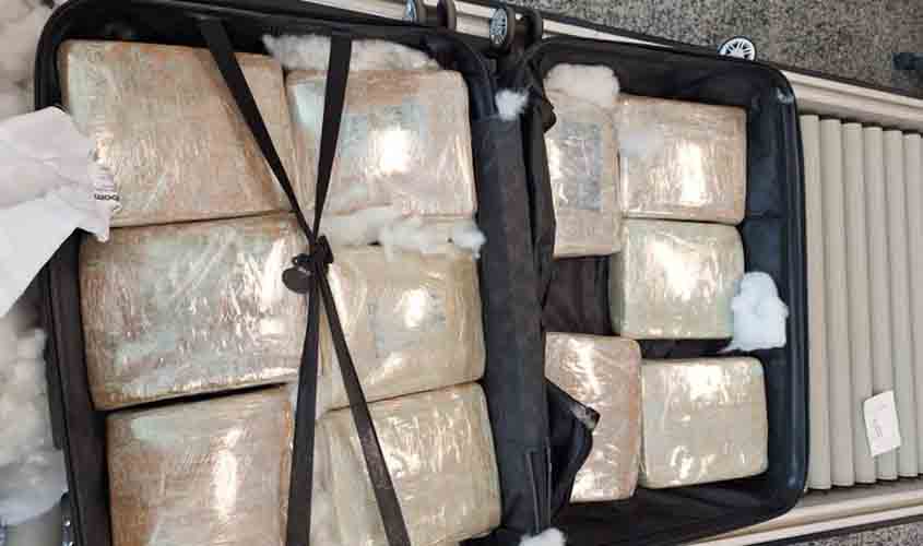 PF prende em flagrante uma mulher tentando embarcar com skunk no Aeroporto Internacional de Porto Velho