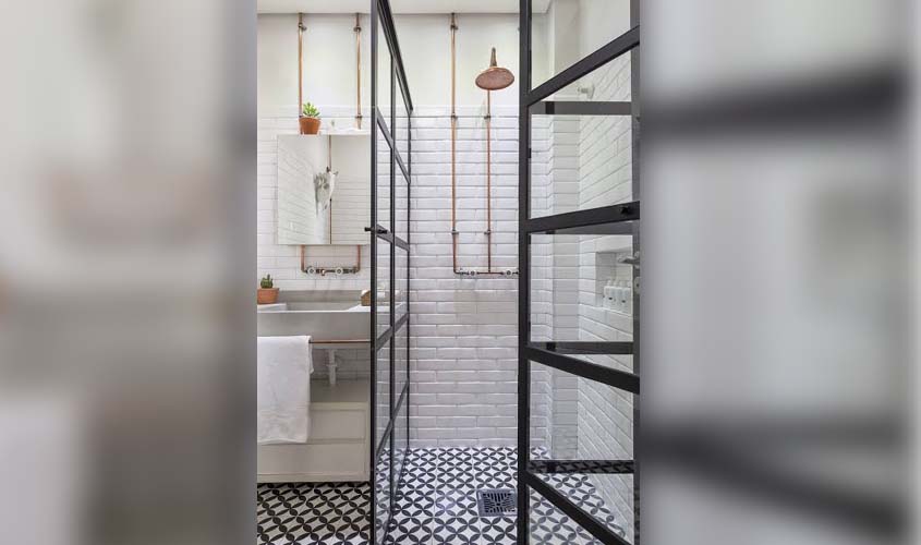Como usar o metal na decoração do banheiro