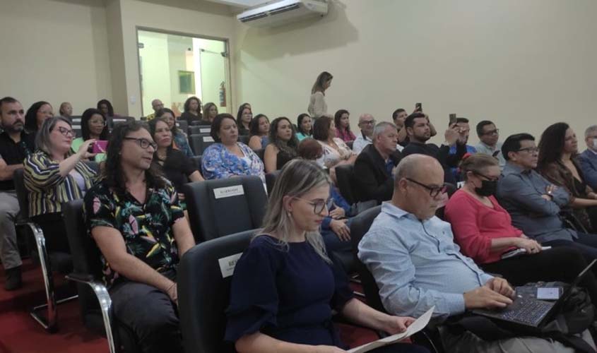 Aula inaugural reúne acadêmicos de mestrado e doutorado em Educação Escolar na Unir