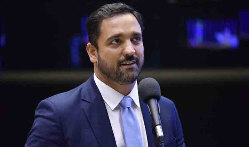 Comissão aprova punição para motorista que fizer gesto obsceno no trânsito