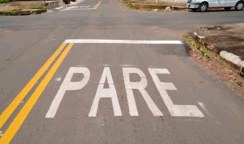 Prefeitura realiza sinalização de ruas no bairro Caladinho