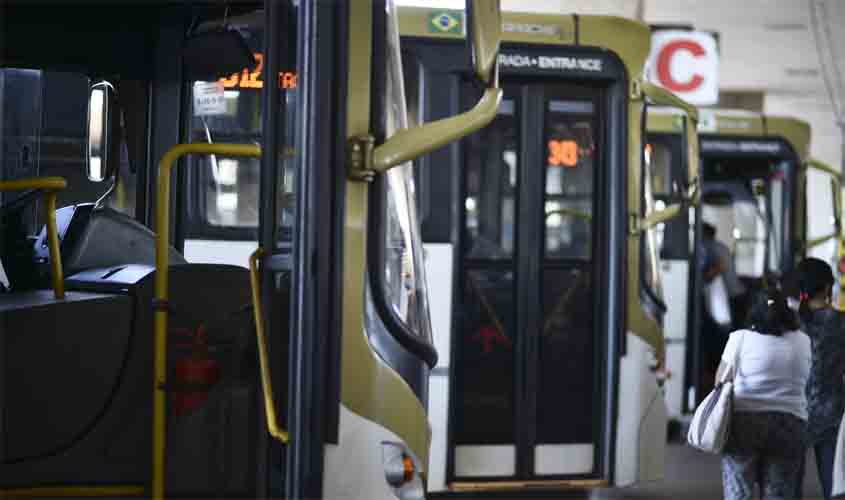 Empresa de ônibus é condenada por contratação insuficiente de pessoas com deficiência