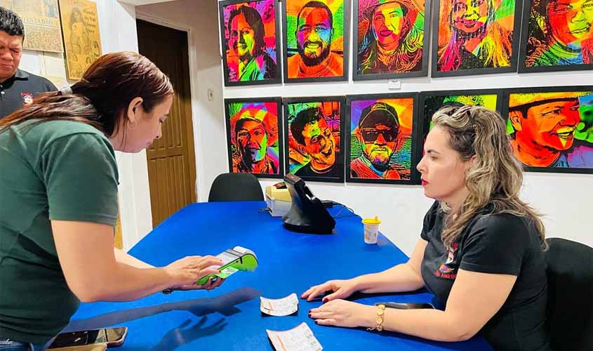 Fila na sede da Banda no primeiro dia de venda de camisas