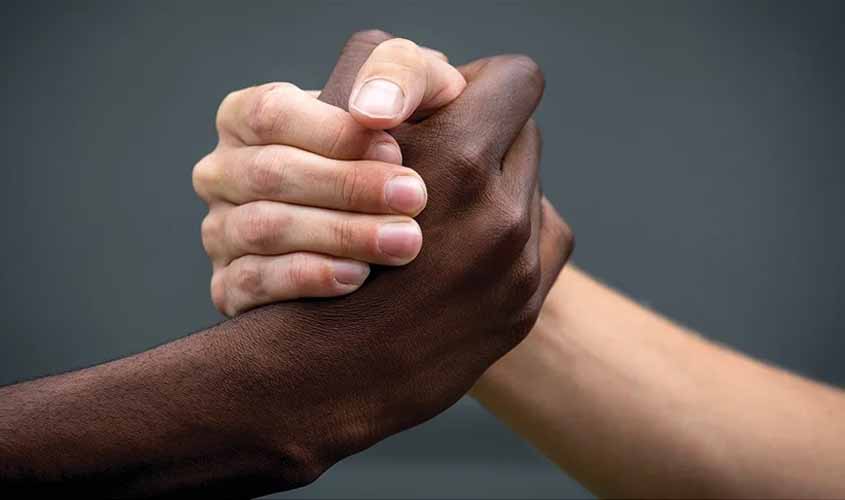 Entenda a nova lei que equipara a injúria racial ao racismo