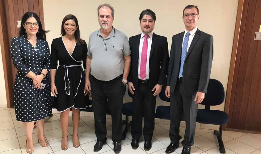 Presidente se reúne com juízes em Rolim de Moura para discutir as obras de novo Fórum