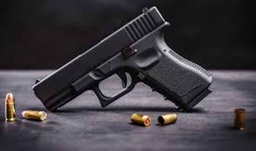 Fabricante de armas indenizará metalúrgico após morte de colega com disparo involuntário