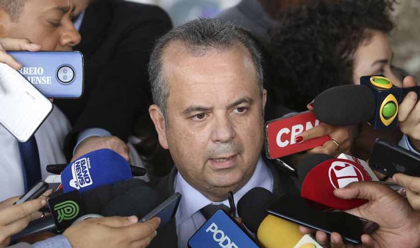 Governo fixa idade mínima de 65 anos para homens e 62 para mulheres