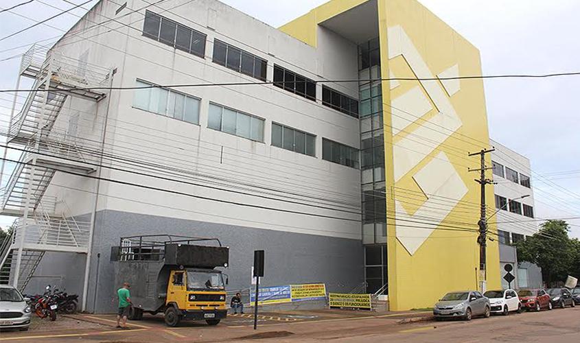 Banco do Brasil bate novo recorde de lucros às custas da saúde dos empregados e da paciência dos clientes