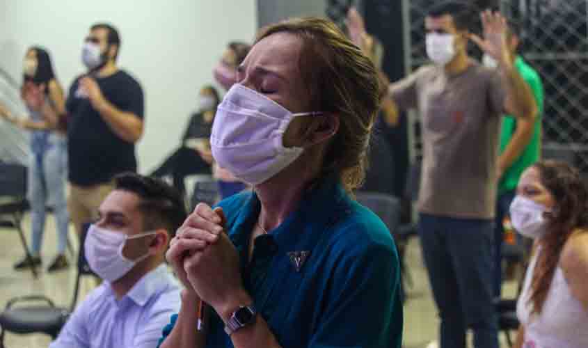 Instituições religiosas devem adotar medidas para limitar o número de fiéis nas igrejas