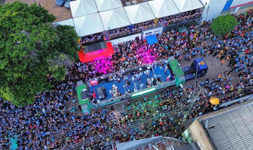 HOJE É O GRANDE DIA! Tem Banda do Vai Quem Quer arrastando multidão 