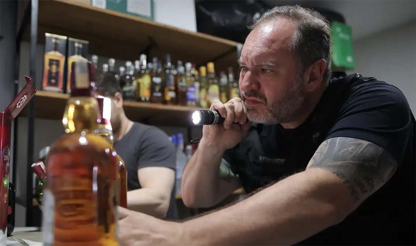 Metanol em bebidas acende alerta nos estados no Carnaval