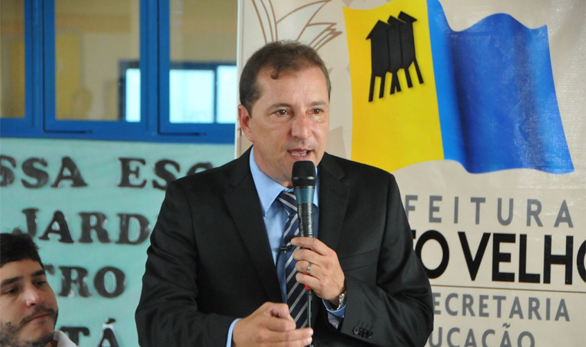 Prefeito busca em Brasília recursos para ampliação da rede de ensino