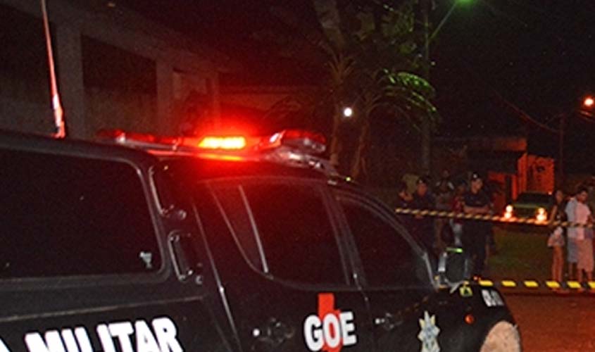 Três jovens são baleados enquanto usavam drogas no bairro Novo Ji-Paraná; Um morreu no local e dois foram levados ao HM
