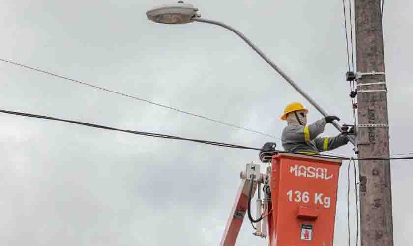 Período chuvoso obriga Porto Velho a diminuir ritmo de serviços na rede elétrica