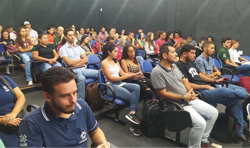 Universidades devem ajudar a denunciar casos de violência contra a mulher, orienta MP em palestra na Unir