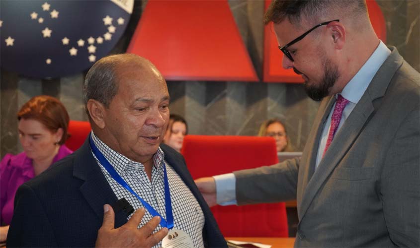 Aos 73 anos de idade, advogado Lael Ezer da Silva é homenageado com jubilamento