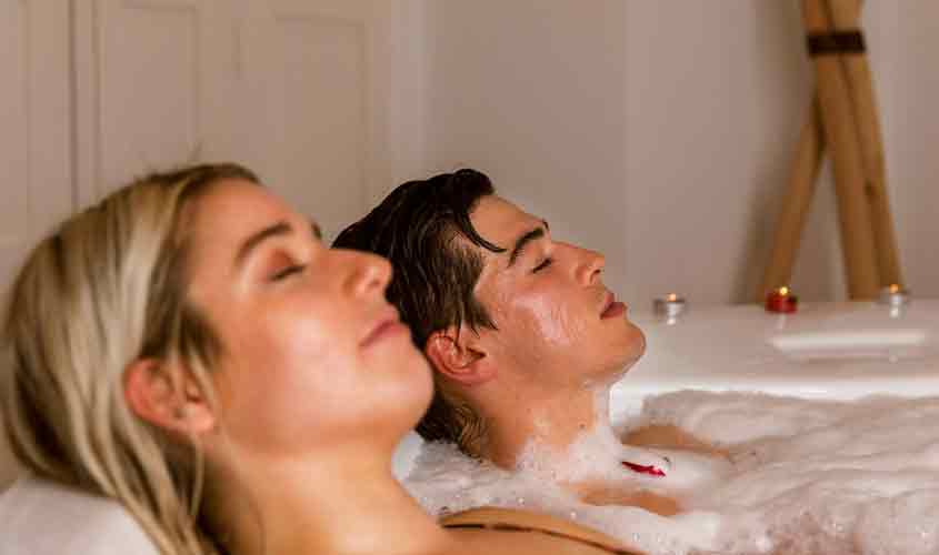 Banheira dupla: conforto e estilo para ambientes modernos