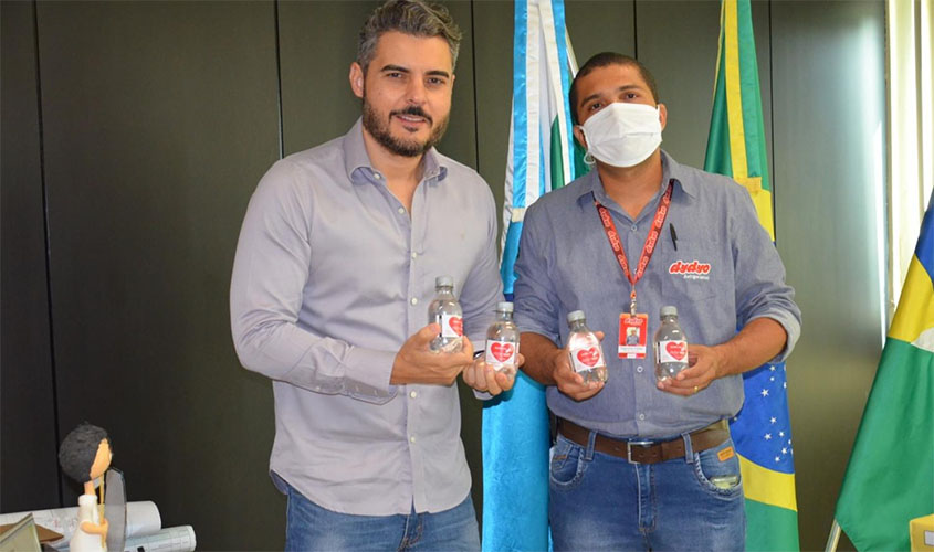 Prefeitura recebe doação de 100 frascos de álcool 70% para o combate ao Coronavírus